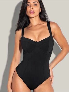 TA3 Lifty Swim One Piece Summer Beach Vacation Swimsuit Size S
Reg/Long D/DD
